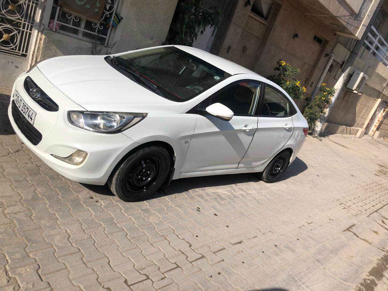 سلام عليكم
هونداي اكسنت خليجي 2012
رقم اربيل صاحبها عربي ببغداد 
محرك 1600 قطرتين 
تبريد ثلج ❄️ 
كير اوتماتيك
بدون حادث  بيهابارد بسيط و  صبخ بالدوسه و ذيل الباب الخلفي عكس السايق كما موضح بالسونار  
اشاير بالمري 
مري كهرباء
شاشه اندرويد كبيره
صدر جديد
سيارة نظيفة جدا مال بيت
سعرها 100 ورقه
*********** Colombo, Sri Lanka
