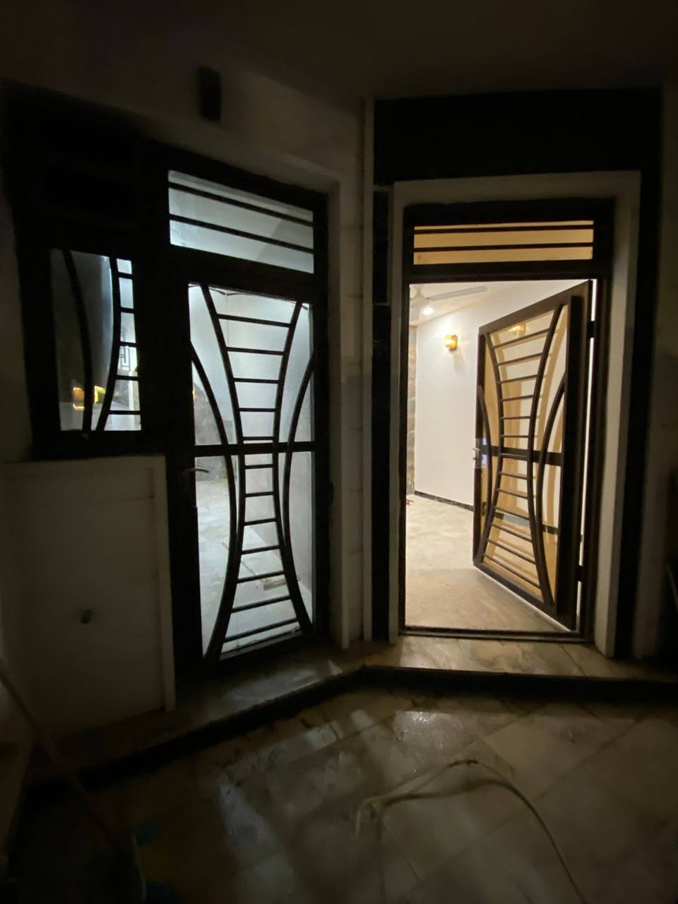 80 متر للايجار السيديه الضباط مربع كامل ساجد 

طابقين مدخلين 

ثلاث غرف وصاله مطبخ صحيات 

ايجار 900 قفل

للاستفسار الاتصال على الارقام 
***********
***********

مكتب القريشي للعقار 

شارع المركز دخول سيطره مركز مجاور مطعم يمان
