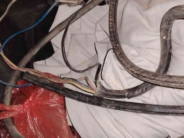 سلام عليكم اخوان كيبل كهرباء رئيسي ١١ نظافه 100/00 استعمال قليل
طوله ٨ متر سعر المتر ٨
*********** عمارة
