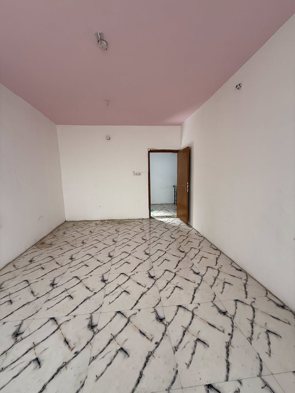 دار  للبيع المساحه  150 متر 
الموقع: منطقه دخل المحدود مقابل مدرسه الهدايه / موقع دار ممتاز قريب ع شارع نخيل 

البيت  🏠 فارغ حاليا جاهز السكن تستلم مفتاح 🔑 نفس اليوم

طابق الارضي : يحتوي ع استقبال و مطبخ و غرفه نوم وهول وصاله وصحيات داخليه وخارجيه 
طابق الثاني: غرفتين نوم وصاله 
         مراجعه    مكتب ابن شيحان للعقار 
 المحامي مالك شيحان***********
عزيز  الدليمي ‭0780 846 3028‬
ملاحظه : سند جديد وكاله عامه تحويل مباشر
