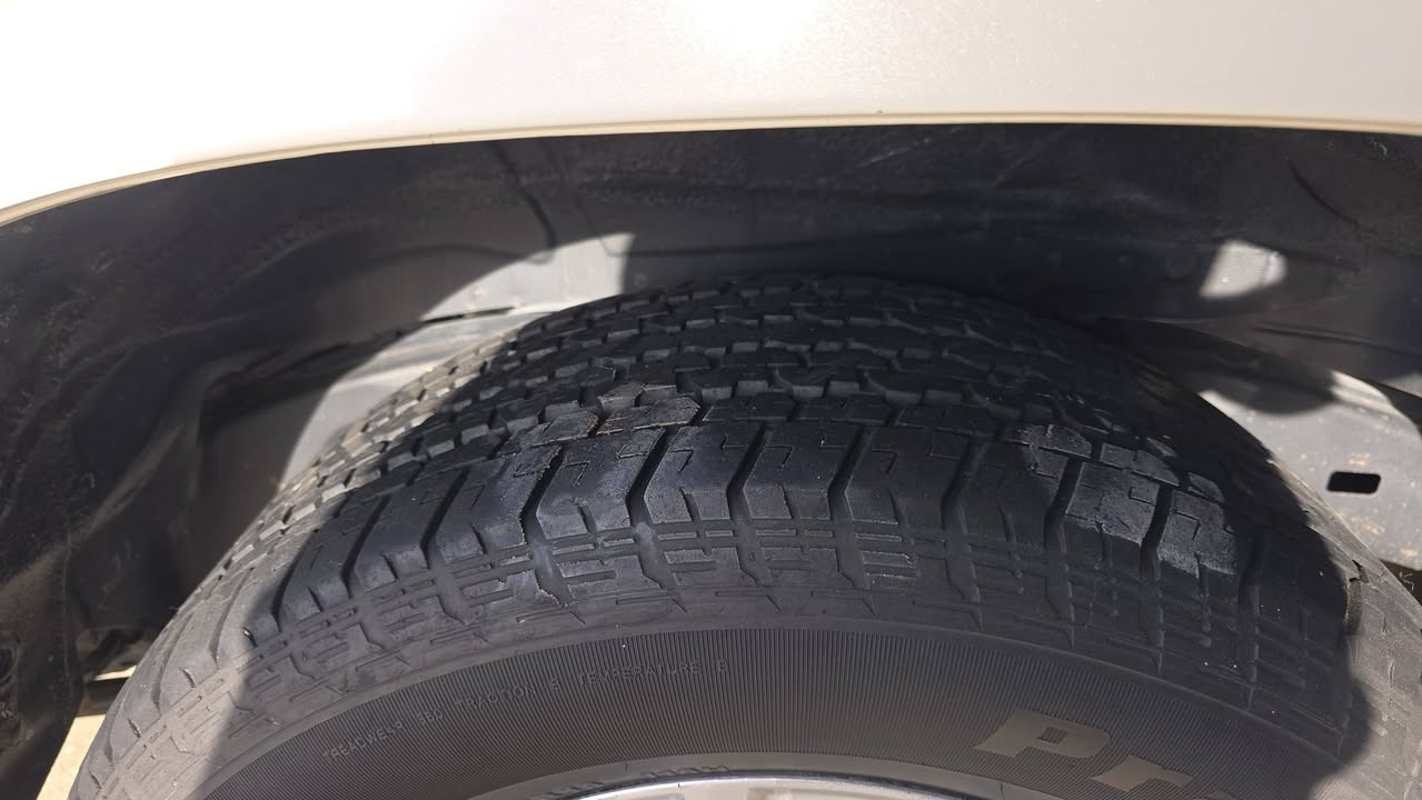 #مراوس_بجارجر. او بيع
لاندر كروز  جكسار  موديل ١٢. فول مواصفات  للاخير 
ابيض صدفي  بغداد  ماشيه ٢٠٠.    سياره  ٦ سلندر  ب اسمي
السياره جديده كارتون .. كفاله عامه من المعجون و الصبغ  
سياره بيه ٣ قطع تبديل وكاله اصلي شركه فقط .. 
متواجد علي الماسنجر.   ***********
