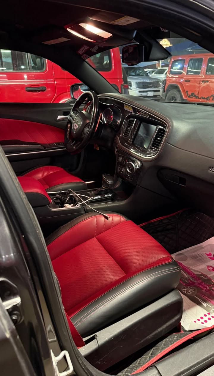 جارجر RT موديل 2020
محرك 8 سلندر 5700 تيربو 
مغلفه PPF طافي ضمان 10 سنوات
الجاملغ والبنيد مبدلات فقط
رايدها بـ215 وبيها مجال للشراي 
للتواصل على الرقم 
***********
