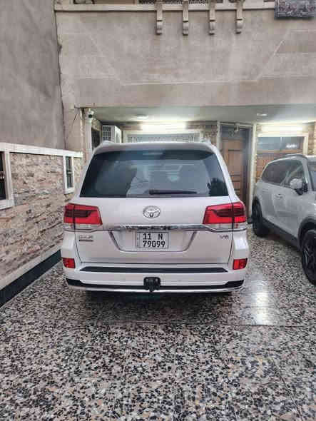 السلام عليكم لاندكروز موديل ٢٠٢٠ فطيم ماشية ٨٥ بغداد بأسمي مكفولة عنوان بغداد الرقم *********** سعرها ٥٧$
