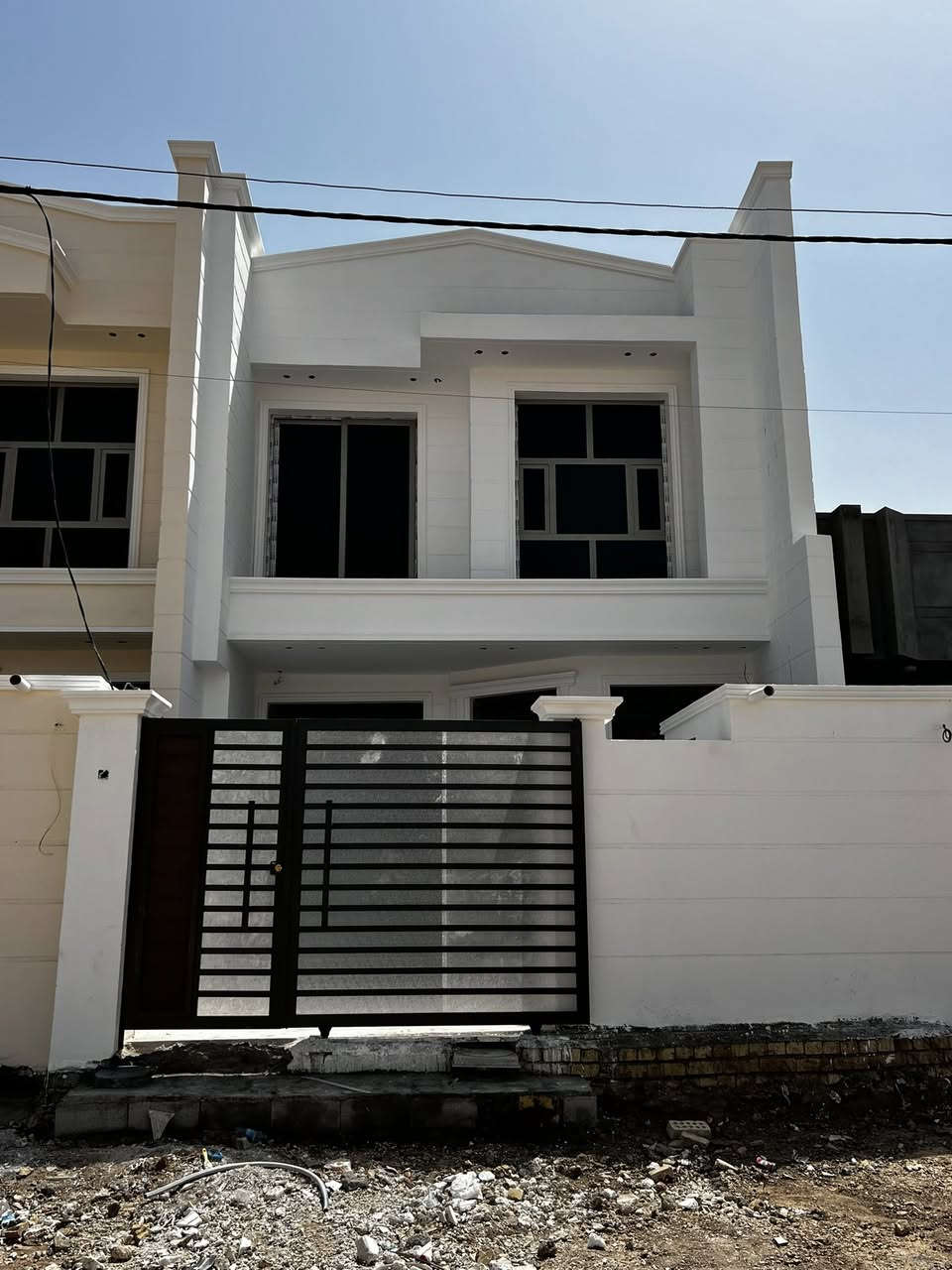 تحية طيبة بيوت عدد2 للبيع مساحة 125 م 3 غرف نوم بناء طابوك بغداد عمل فوول منطقة الموضفين سند تحويل مباشر للاستفسار ***********
