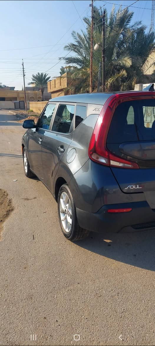 كيا صول موديل ٢٠٢٢ 
سيارة وارد أمريكي الحادث موضح بالصور مصبوغه حزام 
السيارة نظيفة واستخدام شخصي 
ماشية ٥٥٥٩٥ كليو متر 
ادامة كاملة من حيث الدهن وماء الراديترر 
والأمور الثانية :
الايرباكات طاك دشبول والاستيرن فقط وراجع سستم 
المواصفات :
١_ رادار أمامي + جانبي 
٢_نقاط عمياء 
٣_مري كهرباء 
٤_مقاعد مخمل 
٥_كامرة خلفية 
٧_نظام سبورت +ايكو 
٨_كير اوتو +عادي
٩_نظام خرائط
١٠_تحديد مسار 
١١_نظام كار بلي 
١٢_فول تحكم ستيرن .
١٣_مكينة ٢٠٠٠ دوش المرغوب 

السيارة رقم بغداد مشروع وطني
تحويل ثاني يوم 
سعر السيارة ١٣٥  ورقة بيها مجال قليل 
مكان السيارة بغداد المحمودية 
رقم : ***********
