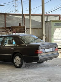 مرسيدس 260E • موديل 1990 • رقم بغداد