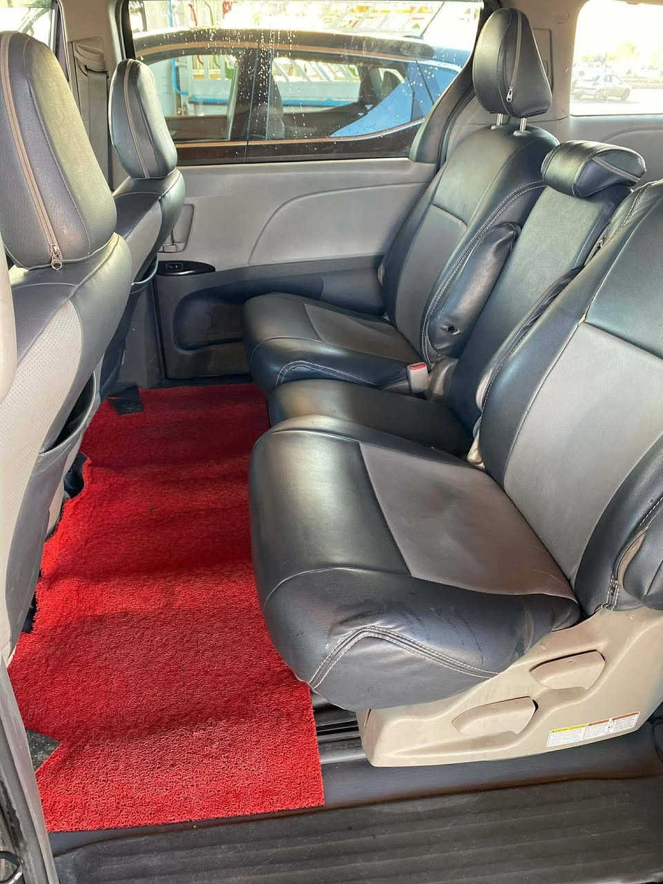 السلام عليكم سينا اللبيع موديل 2017رقم احمر اجرة بيها قطية صبغ وحدة تخم تاير جديد وصدر جديد سنوية وهزة جديدة السعر 170$ وبيها مجال ***********
