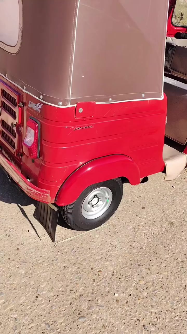 سلام عليكم تكتك البيع 19شهر7 تكتك وراق  جهزه كبل شارع مكينه مفتوح كشره نضيفه سعر 5250 بيه مجال قليل ***********
