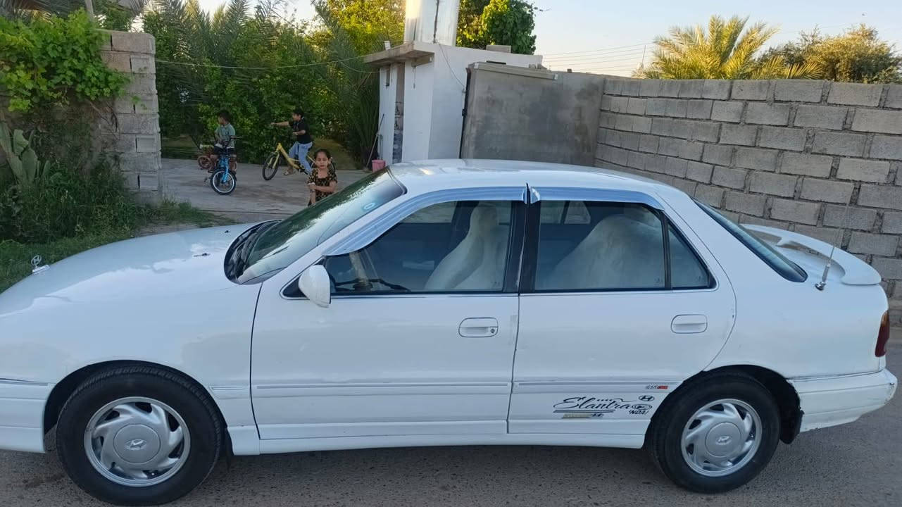 السلام عليكم 
النترا موديل 94 رقم ديالى سنويه لغايه 2028 
محرك وكير خير من الله 
تخم تاير كهربائيات شغاله تبريد شغال فرممات بلاديه 
سياره بدون صبغ بلاديه مال جناي جاهزه ما ناقصها شي 
السعر 34 
المكان ديالى هبهب
***********
