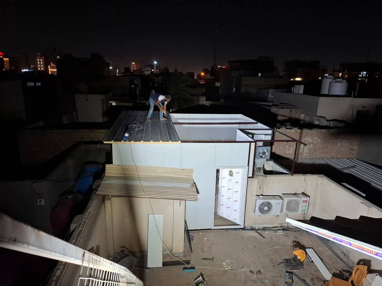 حداد متنقل في كركوك عمل كرفانات موقعي وحسب قياس وطلب وأسعار مناسبه جدا وعمل كافة اعمال سندويج وحداده للاستفسار *********** يوجد وتساب
