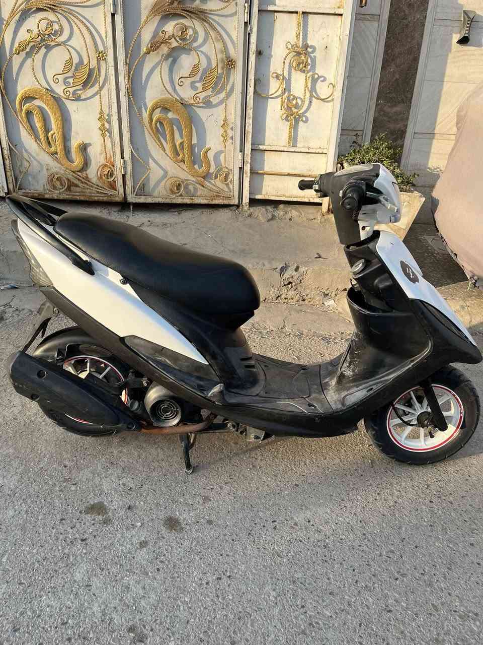 السلام عليكم دراجه ماكس بلاديه مابيها نقص كهربائيات شغاله مكينه ناعمه حلوه شلعه ومعدل تخبل تنكر سلف وتطلع سعرها٦٠٠ وبيها مجال حك الجيه بغداد دوره ***********
