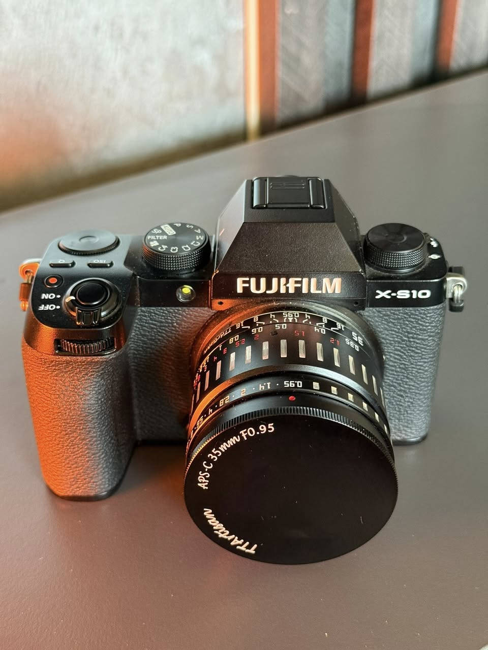 للبيع كاميرا Fujifilm X-S10 نظيفة جداً شترها 300 صوره فقط
المواصفات والملحقات:
1.الكاميرا: فوجي X-S10، الكاميرا بيهه مانع اهتزاز داخلي (IBIS) كلش قوي، تفيد هواية للي يصورون فيديوهات سينمائية وصور فوتوغراف بوضوح عالي وبدون رجفة.
2. العدسة: TTArtisan 35mm f/0.95، هذي العدسة فتحتها كلش واسعة، تنطيك عزل للخلفية (بوكيه) يجنن وأداء ممتاز بالأماكن اللي إضاءتها ضعيفة.
3. الأدبتر: يجي وياهه محول لعدسات الكانون، يعني تكدر تشد عليهه أي عدسة كانون عندك وتشتغل طبيعي وتستفاد من خيارات أكثر بالعدسات.
الكاميرا والعدسة والقطع الملحقة كلهن نظيفات واستخدامهن مرتب

السعر مليون


**إذا كنت صاحب هذا الإعلان وتريد حذفه لأي سبب، رجاءا أرسل رسالة إلى الدعم الفني**