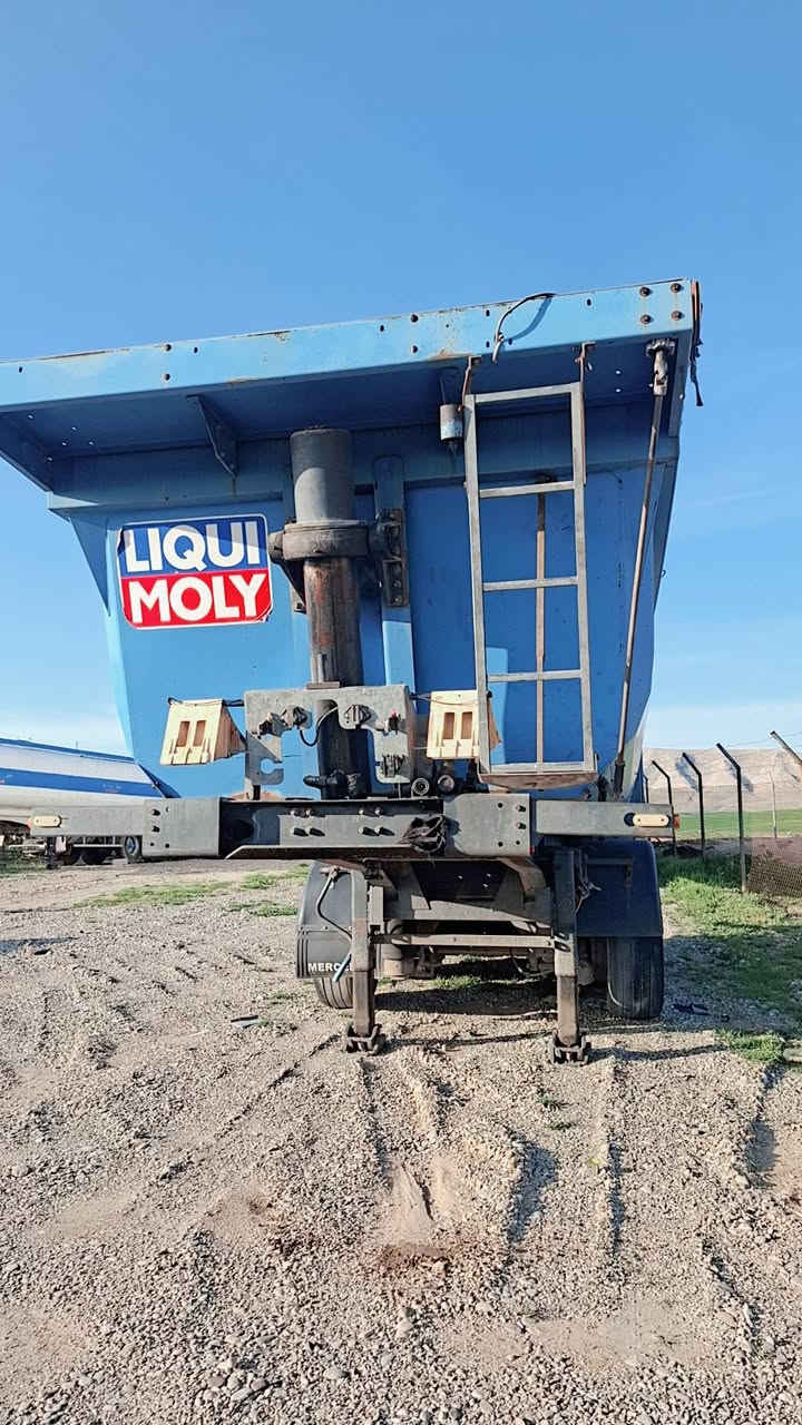 بسم الله الرحمن الرحيم 
النوع . عربانه تريله قلاب المان 3 محور دبل تاير 45 طن بيلاد دبل تاير 22.5
موديل  2006 الماني 
النوع شمتز . بانز بريك . دنكيل BP
عربانه 22 متر 
بانز بريك .ABS
 رقم دهوك . تحويل مباشر 
عربانه بدون كسر بدون تعواج مكفول كفاله عامه شرط 
السعر  165 معا مجال 
عنوان معرض هوار . طريق دهوك موصل جمبور عميريه 
***********
***********
***********
