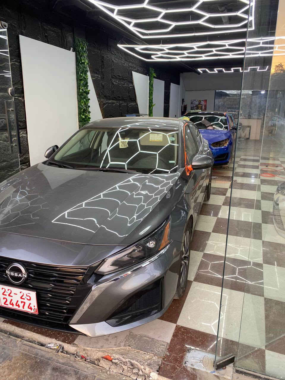 السلام عليكم للبيع فقط بدون مراوس 
التيما 2023 SV رقم اربيل جاملغ الخلفي صبغ والباب الخلفي حادث سطحي بدون دواخل بدون ايرباگ بجم كبس مكاني كركوك سعرها 168 وبيه مجال *********** كركوك, العراق
