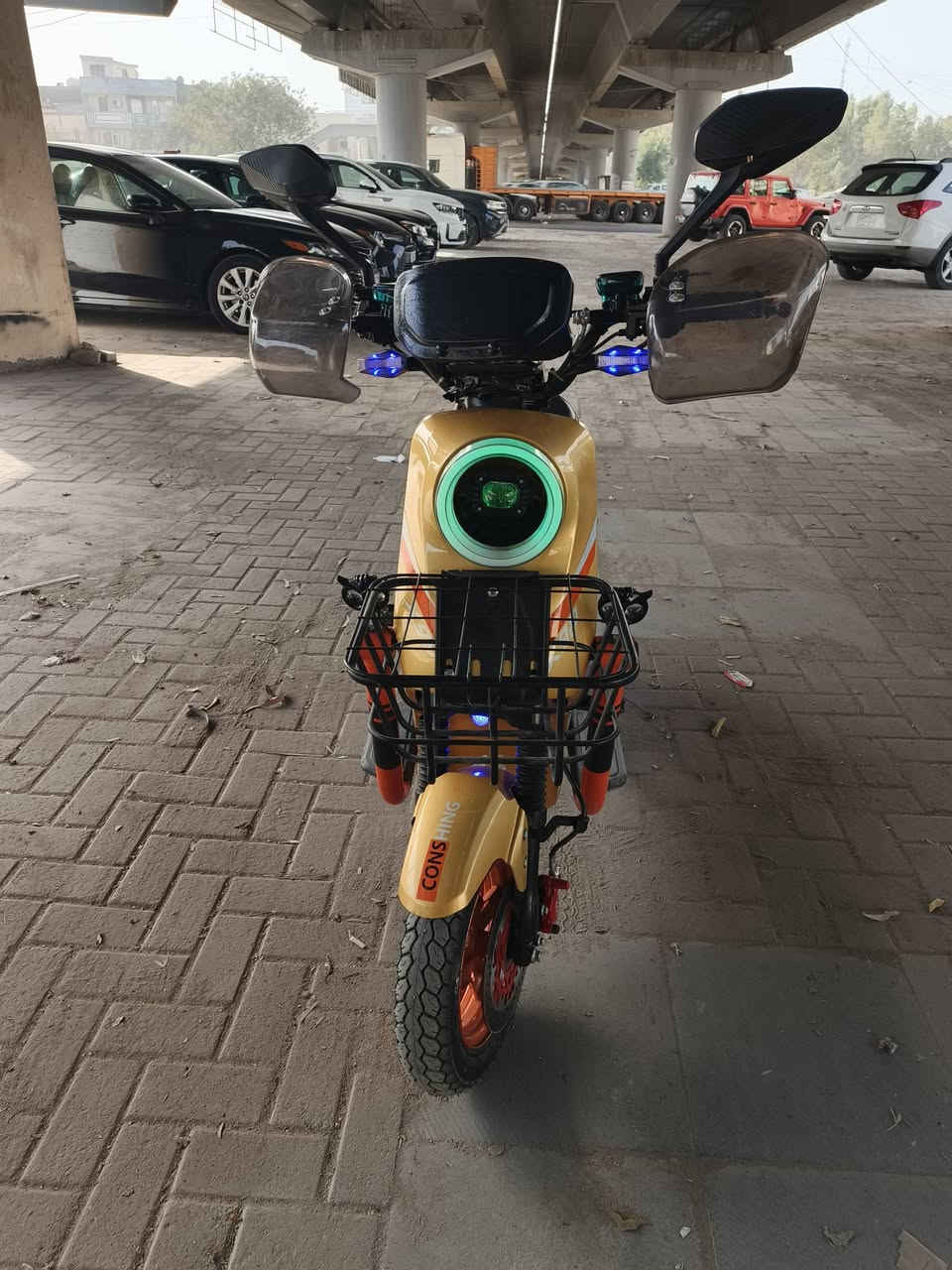 السلام عليكم دراجه شحن X900  مزود سته باتري وسرعة  مزوده  لون 💛ذهبي الدراجه جديده   السعر 425 بيه مجال قليل    
العنوان الصليخ 
الرقم :*********** 
الدراجه امبدل بطاريات جديده  كليتين
