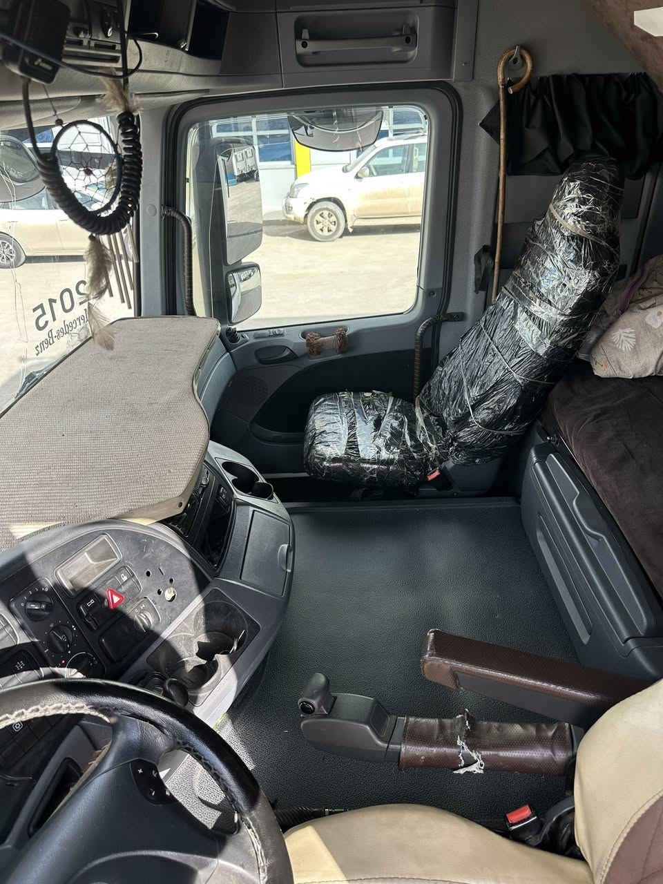 اكتروس للبيع
سيارة مرسيدس اكتروز 
٢٠١٤ 
محرك ٢٥٤٦
مواصفات : تبريد + رتايدر + ثلاجة 
كليج ٨ نمرة 
بدون صبغ مكفوله 
محرك مكفولة بشرط
ماشي ٨٠٠ الف كيلو
للإستفسار :  ***********
***********
