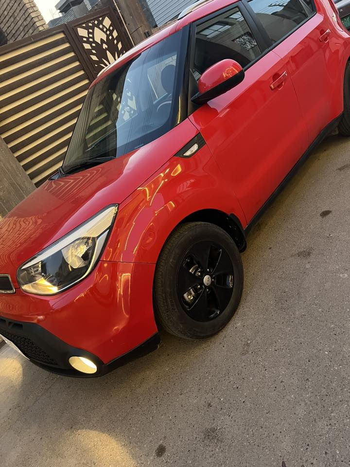 السلام عليكم  للبيع كيا صول موديل ٢٠١٦  خليجي  ماشيه ٨٢ الف كيلو اللون احمر  رقم بغداد  محرك ١٦٠٠ داخل جلد  لونين  بطاين حمر تحكمات ستيرن  بلوتوث حاكيه كروز سرعه بلاجكتور  بيها صبغ داير الجاملغ الخلفي  السعر ١٢٥٠٠ $ الموقع بغداد الكرخ الاتصال ***********
