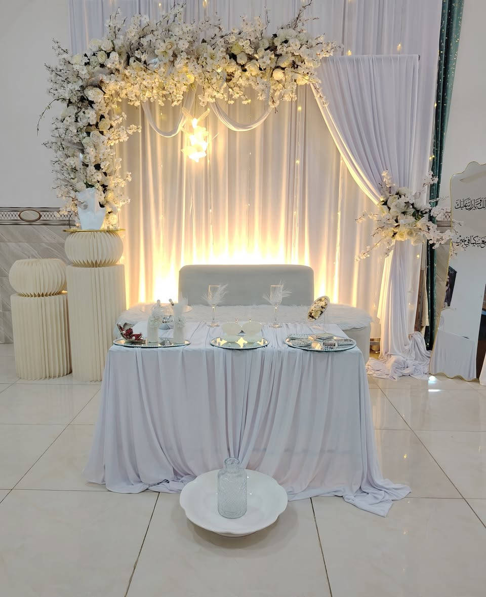 السلام عليكم ورحمة الله
الحجز مفتوح لكوشات العقد والمهر حنه حسب الطلب للحجز والاستفسار التواصل علئ الخاص او الاتصال على الرقم ***********
