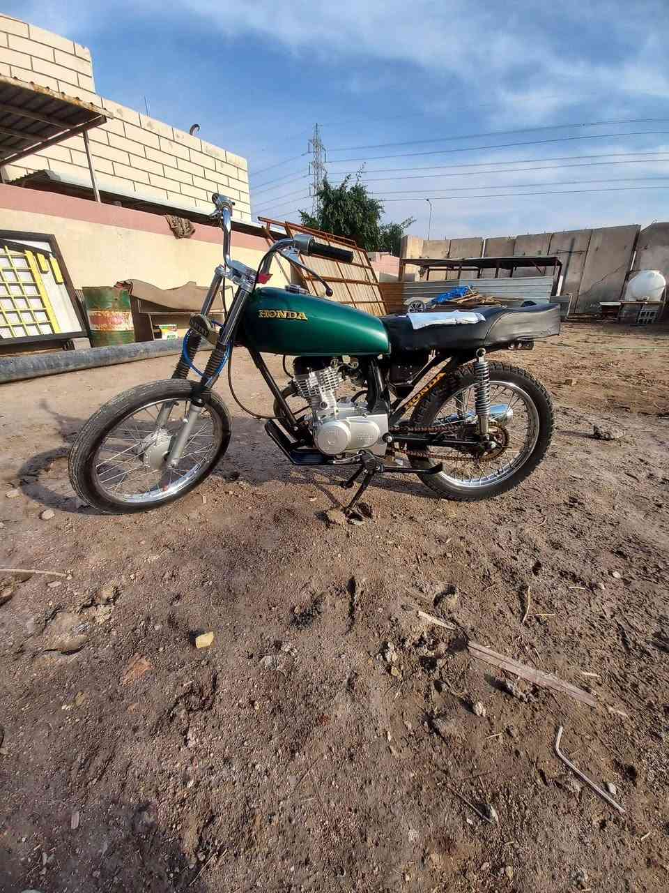 متياز مديل 22 أوراق كامله مامفتوحه من الطول للطول محرك سيجي ناعم كلش سعر 750 بيها مجال قليل
بصره ***********
