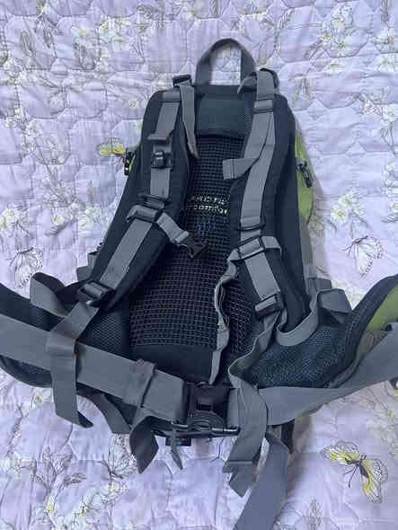 يالله 
جنطة جبلية اصلية نضيفة حيل حجم وسط 
يوجد توصيل 🚚 
السعر خاص أو واتساب 0 751 243 4309‬
