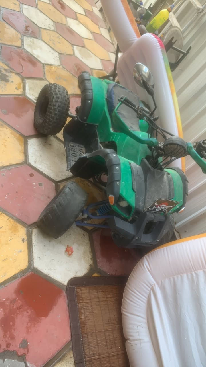 شباب عندي هاي الدراجة متروكة بس جيب باتري وتشتغل مكينة 120 عندي وياهه زوج تايرات ربع عمر او ويلات وكالريتر مكاني القاهرة قرب جامع النداء سعرهه ب 250


**إذا كنت صاحب هذا الإعلان وتريد حذفه لأي سبب، رجاءا أرسل رسالة إلى الدعم الفني**