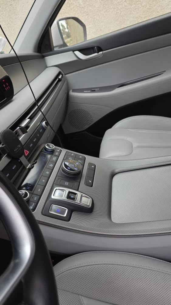 هونداي بالسايد موديل 2024
 اللون شمباني قريب الذهبي مميز داخل جلد ابيض
 والارضية جلد وارد أمريكي
 حادثها فقط البنيد مبدل والباقي كلين وبدون ارباك 
يعني الارباكات كلها سليمة 
 اني كاصها من الامارات وعندي الفيديو قبل التصليح 
صور الحادث موجوده 
وحتى بيها غراض اجت وياها 
‏‎. عداد المسافة 34 الف
 مرقمه اربيل تريد  تحويل او وكاله كلها مظمونه وباسم شركه 
وحادثها حُـلۉ ماكو هيج فقط البنيد بدون ارباك 
السعر 295 ورقه وبيه مجال وتدلل 
وهذا رقمي بيه وات ساب 
*********** كربلاء, العراق
