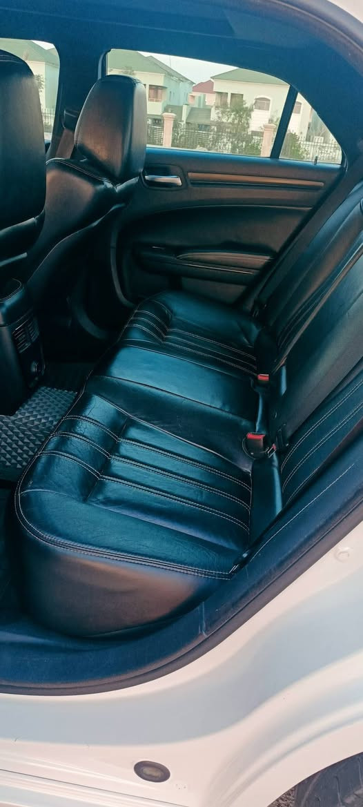 السلام عليكم رمضان كريم 
السيارة موديل 14 اصل (( أبيض صدفي ))كفالة عامه توويل مكينه 3600 سياره جديده بمعنى الكلمة وجاهزة من جميع النواحي السعر 220 العنوان البصرة 
***********
