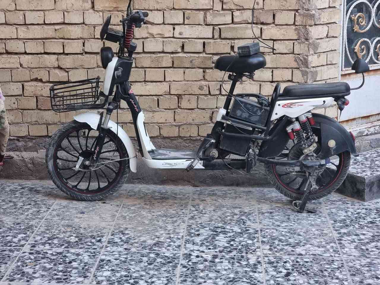 دراجة للبيع مكاني كربلاء حي القدس
السعر ٢٥٠ الف. 
كلشي شغال دراجة نضيفة مثل ماتشوفه بالصورة


**إذا كنت صاحب هذا الإعلان وتريد حذفه لأي سبب، رجاءا أرسل رسالة إلى الدعم الفني**