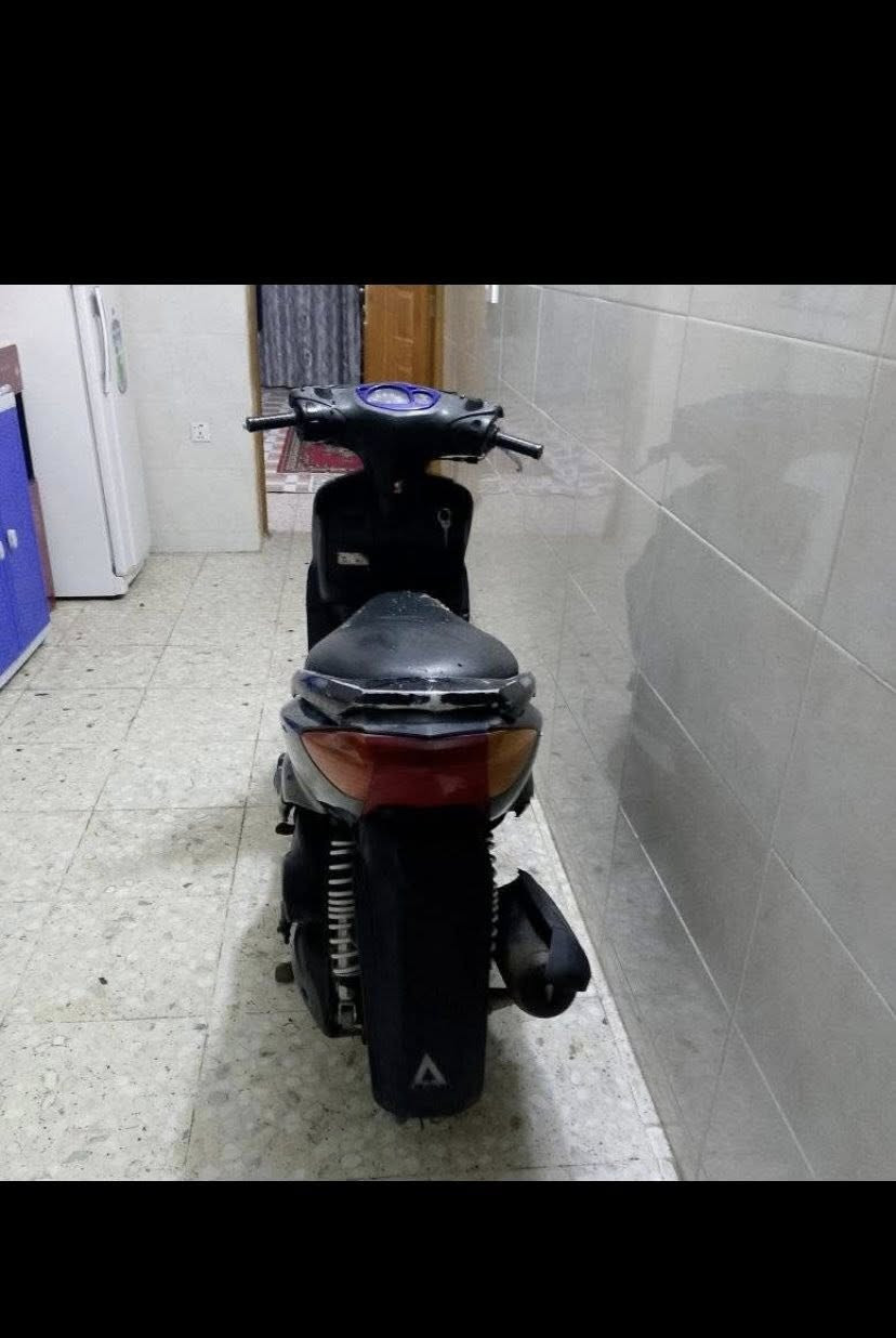 السلام عليكم شباب دراجه سكنس نثيه لبيع دراجه خير من الله لا تبخير لاتنقيص هندر سلف شقاله شلعه ومعدل المكان بغداد الشعب السعر ٣٥٠ وبيه مجال الرقم ***********. بيه بس هذه الكسر بلا كفر
