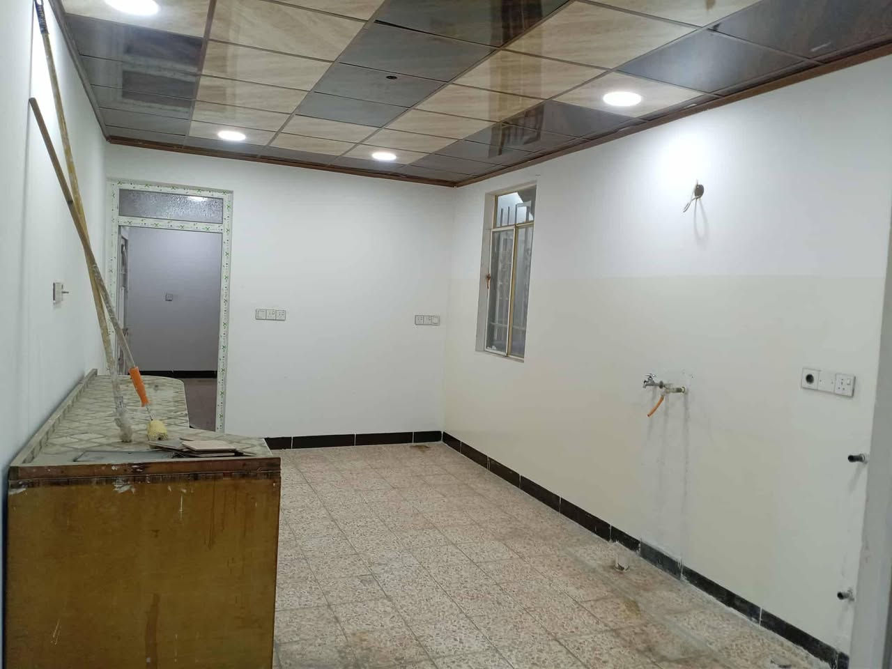 دار للايجار حي السماح الأولى قرب  جامع  الخضراء مقابل جوري ماركت 
مساحه ١٠٠ متر 
طابقين الأول معزول عن الثاني بدرج خارجي شقه تعتبر وحد 

الطابق الأول الأرضي غرفه هول مطبخ كراج حمام.. تواليت خارجي 

الطابق الثاني الشقه .. استقبال غرفه هول صحيات مكان مؤسس للمطبخ والغسيل 
للاستفسار والتواصل ***********
***********
