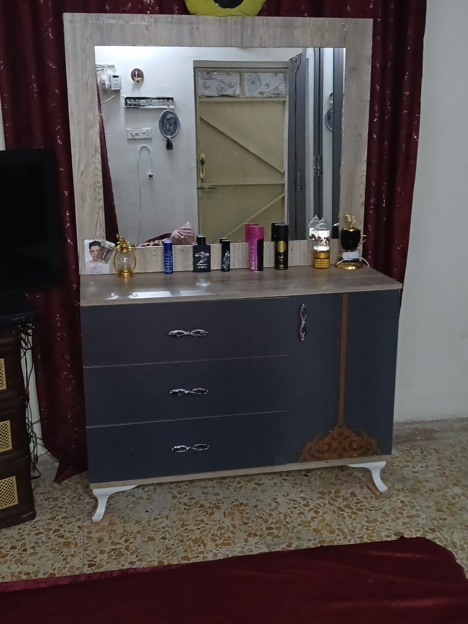 غرفه تركيه اخت جديده اريده ب ٥٠٠ قفل مكاني بغداد الشعله رقم تلفون ***********
