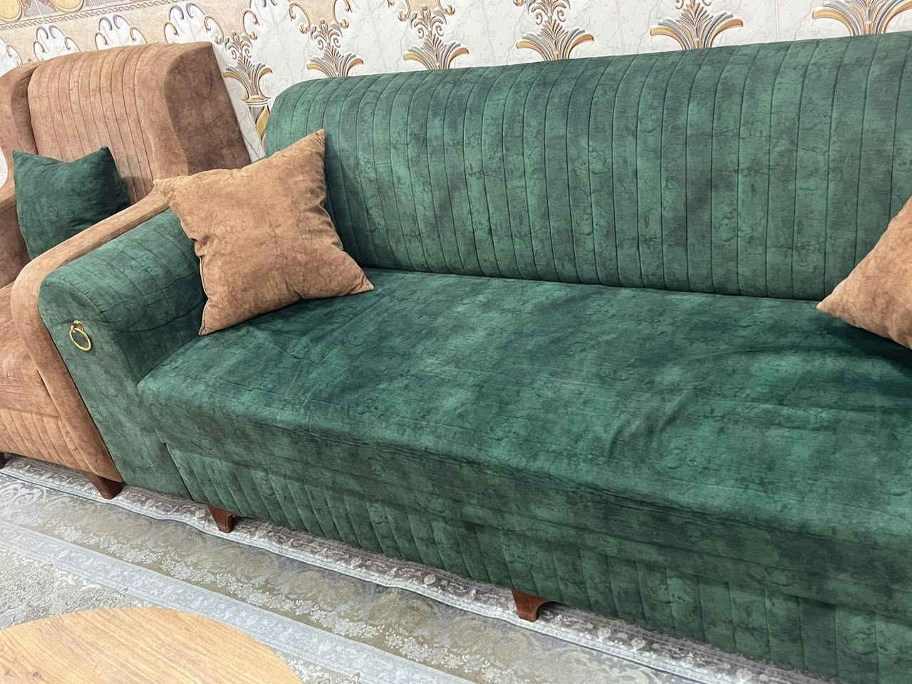 سلام عليكم
مكان كركوك-اثاث تخم خطار للبيع بدون ضرر شغل ايد متكون من 6 قطع 10 نفرات مع 8كوشات 
والطبلات وياهم 5 قطع
ومع بردات 8 قطع شتوي وصيفي 
الاثاث ويا طبلات 650 الف 
بردات 100 الف وبيهم مجال
***********
