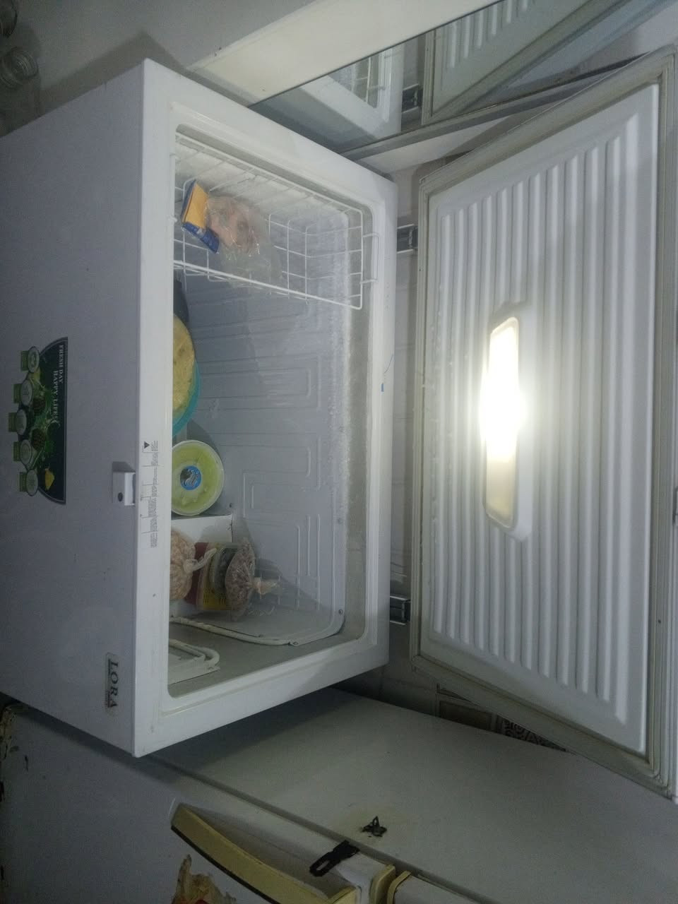 للبيع مجمدة صغيرة باب واحد – LORA Italy 🇮🇹
❄️ تبريد قوي وممتاز
🧼 نظيفة جداً
⚙️ شغالة 100% بدون أي أعطال
📏 حجم مناسب للبيت أو المحل
💰 السعر: 190 ألف دينار
📍 الموقع: _كوفة. حي ميسان . 
📞 للتواصل:  *********** واتساب موجود بي هذا الرقم
