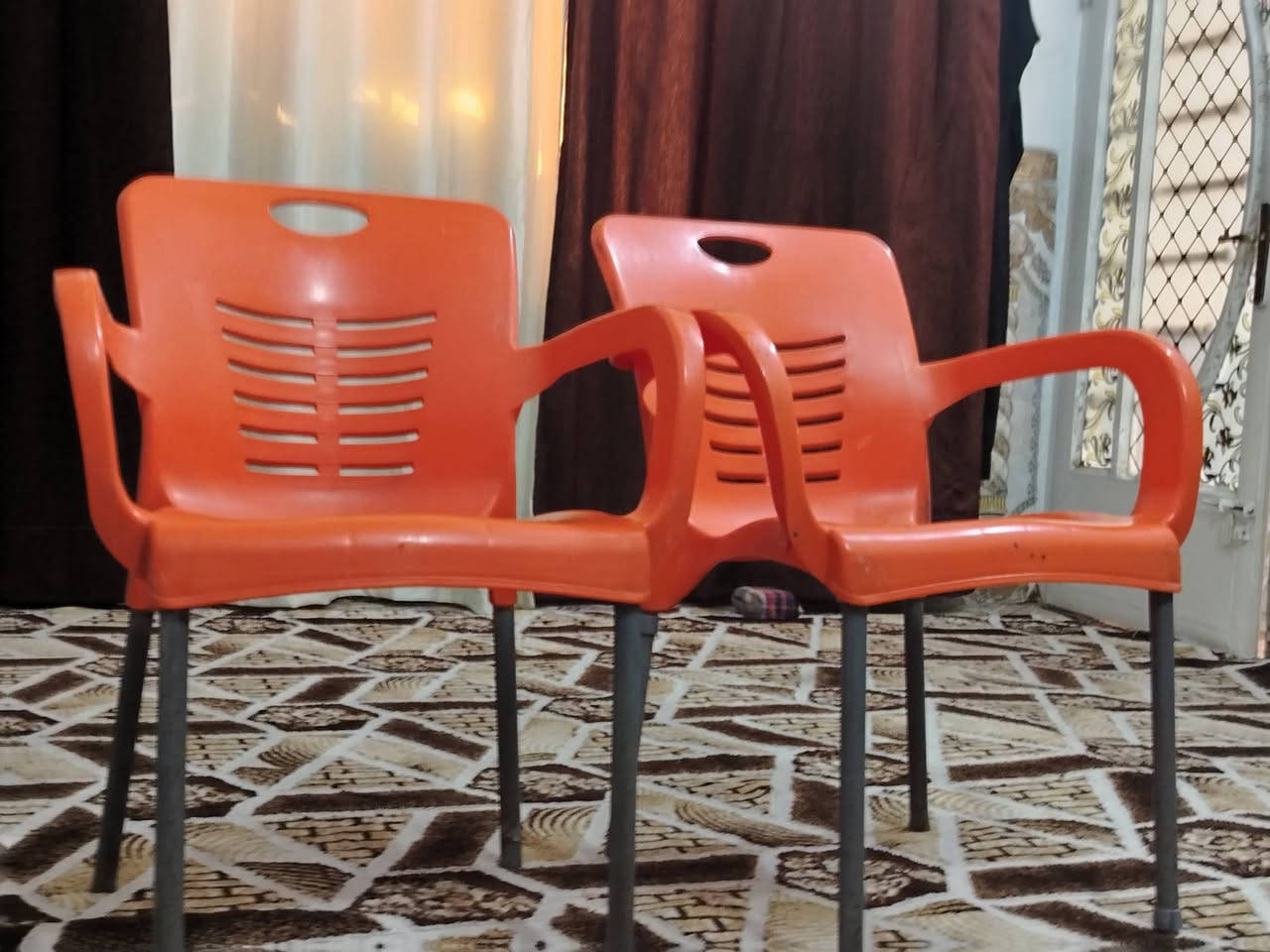 سلام عليكم كراسي اثنين للبيع شراي عـل رقـم***********
