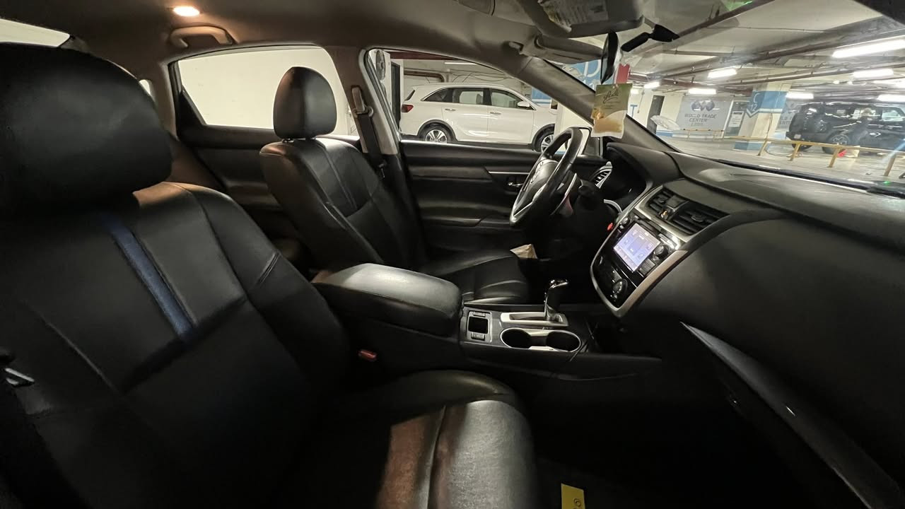 السلام عليكم.. للبيع
نيسان التيما 2018 special edition
السنة: 2018
المواصفات : كشن كهربائي جلد هيتر، شغال، شاشة كبيرة، ويل 18 ، رادار 
الضرر: السيارة بدون صبغ بدون ايرباك، بيها جاملغ تبديل بلاد وشوية بارد
رقم الشاصي: 1N4AL3AP0JC267380
الرقم: اربيل + هزة جديدة
الحالة: ماشية 145.000KM سيارة نظيفة بدون مصرف دينار.
السعر: 13,500$ وبيها مجال
مكان السيارة: بغداد او اربيل

كشف الحادث: https://autoauctionhistory.com/report/6495f78181574/

0750 369 7531 WhatsApp
0771 844 9222
