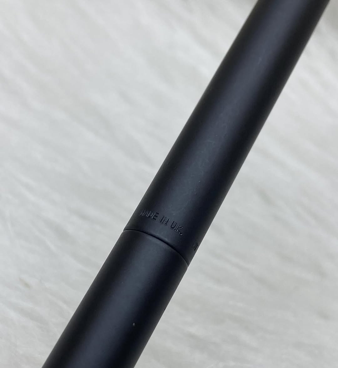 PARKER
قلم باركر
سوفت 
انكليزي المنشأ اصلي 
حجري 
جنكال طلاء ذهب 
حجم الخط M
جديد غير مستخدم  مع العلبة
للاستفسار المراسله على الخاص او الاتصال بالرقم  *********** 
يوجد خدمة توصيل داخل بغداد و محافظات⁩
