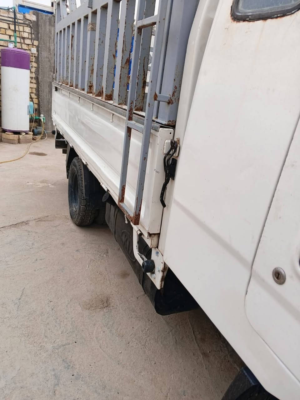 السلام وعليكم اخوان كيه فونتيره موديل 97 سياره كلش نضيفه وحلوه كير مكينه كله جديد مكاني بابل القاسم ع اتصال ***********
