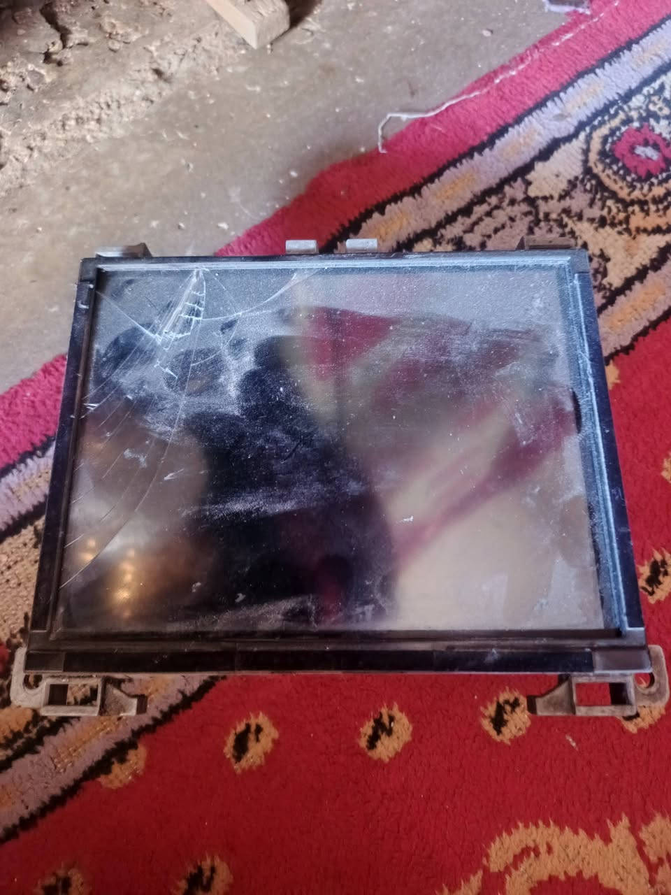 السلام عليكم غراض عدسات عالي ناصي جدد  شاشه مال 2019 بها كسر مكاين كامله مال بيبان هنن والجامات الخلفيه ***********
