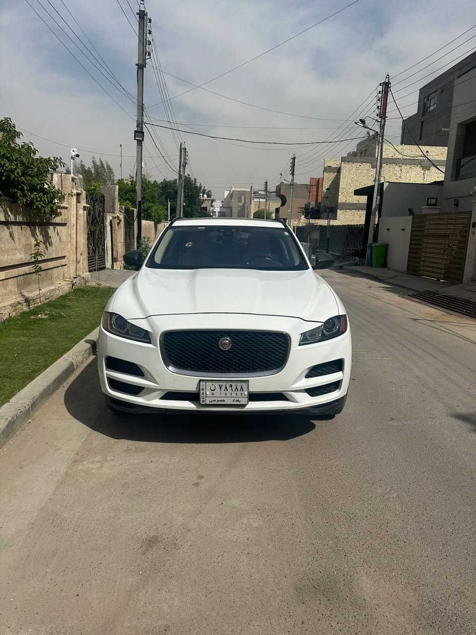 جكور f-pace
مديل ٢٠١٧ 
السيارة فل مواصفات
فتحة سقف بانوراما
تحكم ستيرن
كروز كنترول 
اوتو درايف
تبريد قطعتين
كشنات تدفئة 
خزن ميموري للكشنات
السيارة تعتبر شبه كلين تايتل ماعدا الضربة بالباب الخلفي بشكل سطحي ومرجعة بارد
التواصل حصرا واتساب 
***********
