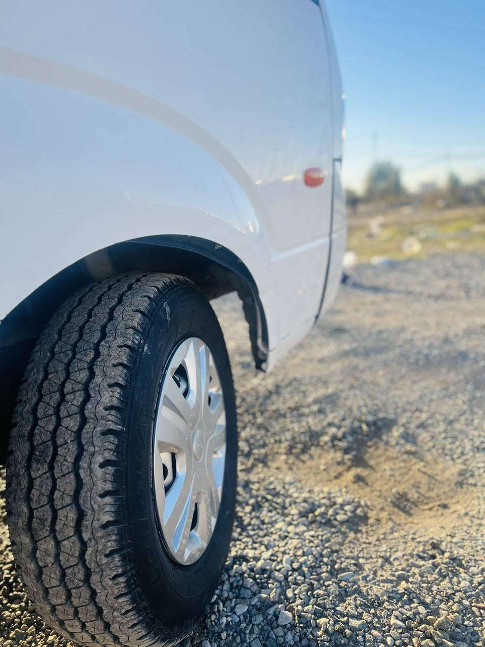 کیابار2009
براوەی دوبیە مکینە رەش
گیرومکینەوئەکسل بەشرت
شەش تایەی تازەی لە سەرە
پینج دوگمەیە کوشن گەرمە
64معاملەلەسلیمانیە
*********** السليمانية, العراق
