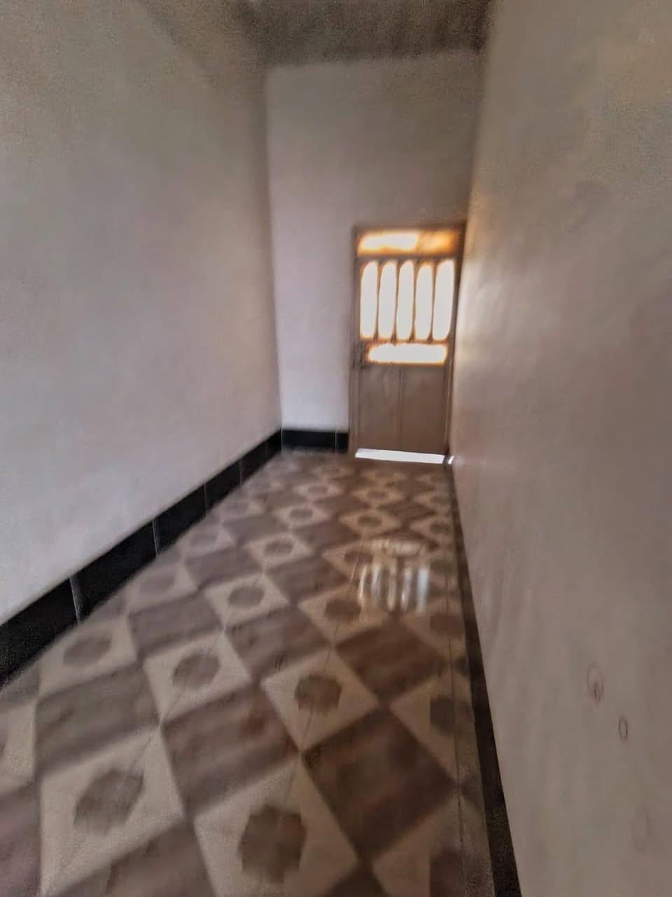 #اعلان
بيت 200متر
#طابو  ودرج خارجي 
#حي النداء قريب ع سايدين 
العام #كوباني بناء قديم
للاستفسار ***********
