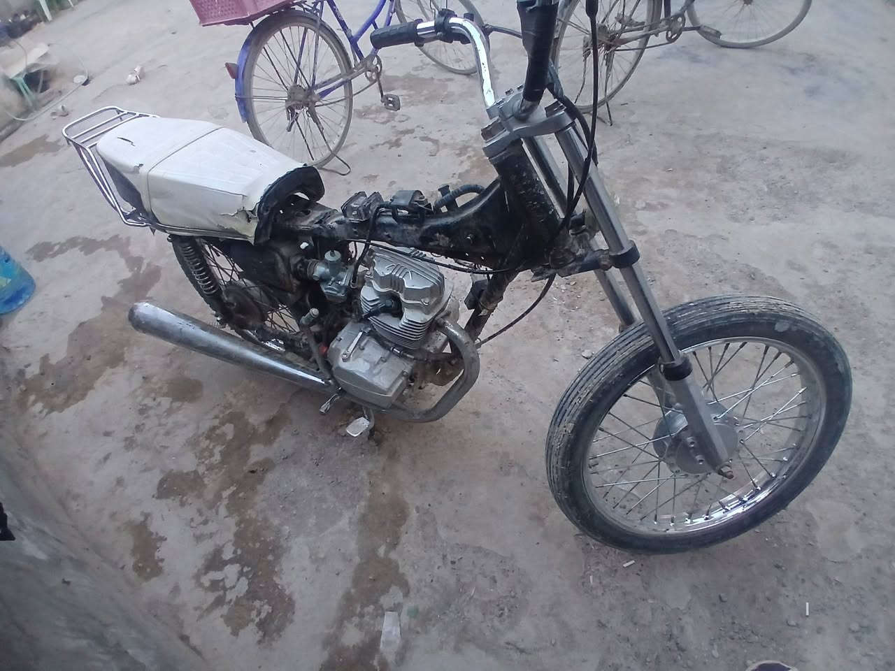 السلام عليكم
دراجة سيفان ٥ كير 
موديل ٢٠١٩
التانكي مالته بيه زرف صغير ينلحم ويالة جدد وتايرات جدد 
الدراجة مكفولة 
مكاني ديالى الكاطون
سعر ٢٠٠ قفلهة ١٧٥ لحد يعامل لان بفلوسهة 
***********
