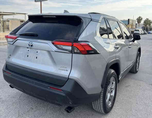 السلام عليكم تيوتا راف4 موديل 2024 
مكان سياره المنطقه الحره الاردن عمان
تدخل بسم المشتري مده الوصول 3 ايام
بعد الاتفاق مواصفات XLE بصمه رادارات 
ويل كب فور ويل شاشه وكامره وتحكمات 
حادث جانبي بجم كبس كله بلادي حتى دعاميه
تبديل باب وجاملغ بدون اي دواخل تصليح درجه اولى 
مكاني بغداد حي الخضراء سعر بعمان 240 
واصل بسمك $248 وبيه مجال ه ‭***********‬
