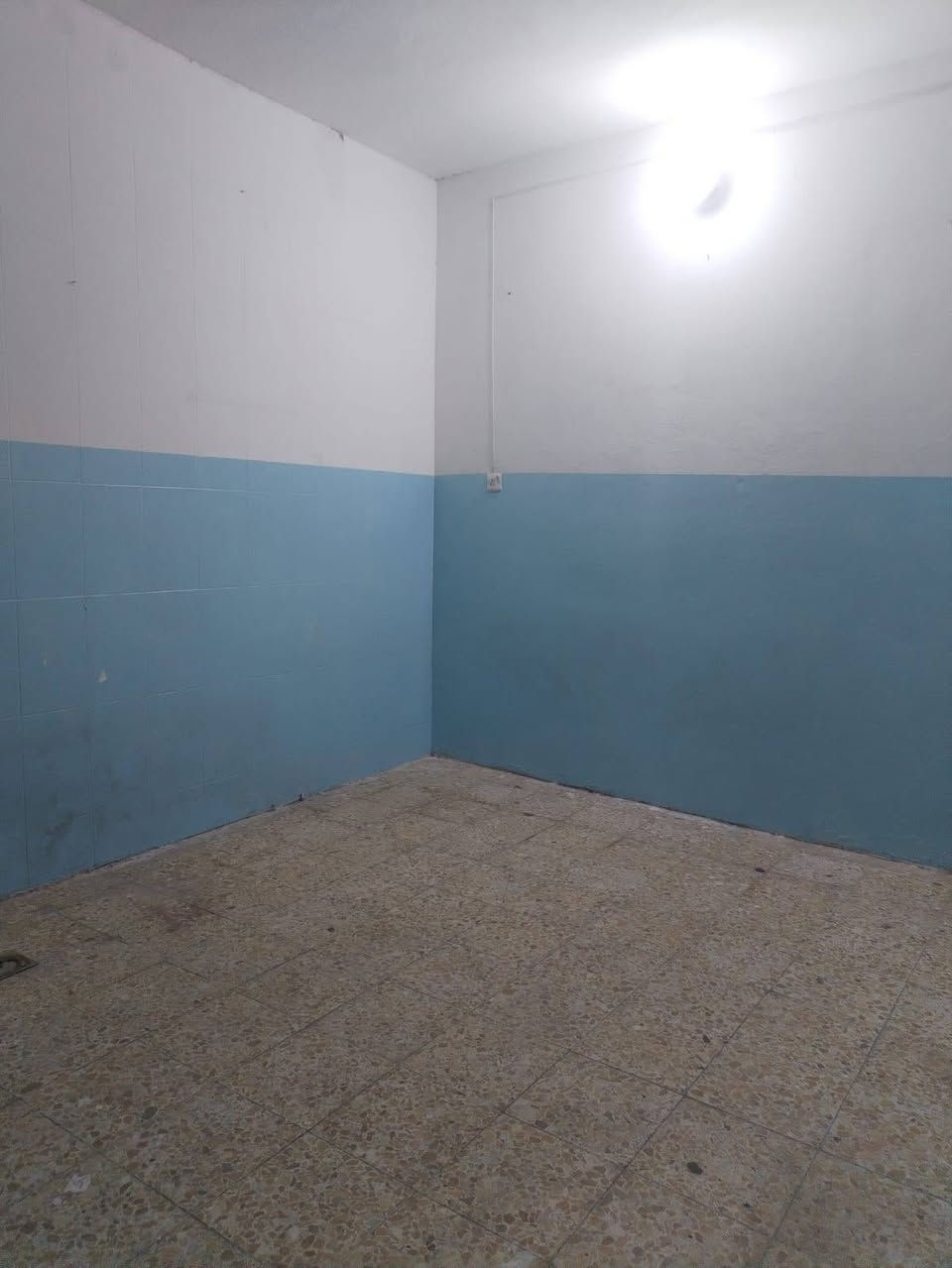 @الجميع @إشارة دار للايجار
160 م الايجار 475
نجف حي سلام شارع المطبات يحتوي ع غرفتين وصاله وستقبال ومطبخ وصحيات،،، *********** راسلوني واتساب
