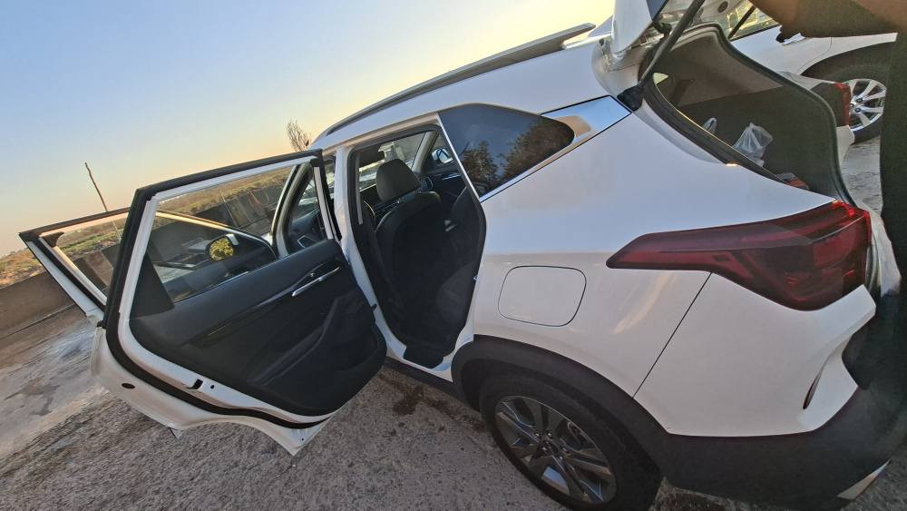 السلام عليكم
عادي ابيعه بلاجل 
 كيا سلتوز 
 موديل 2023 
 بدون دواخل
 محرك 200 دوش المرغوب 
ماشيه 45  
محرك كير تبريد تدفئة صدر كله جديد
 مكان السياره ديالى بعقوبه 
 سعر 145 وبيه مجال
 رقمي *********** بعقوبة, ديالى
