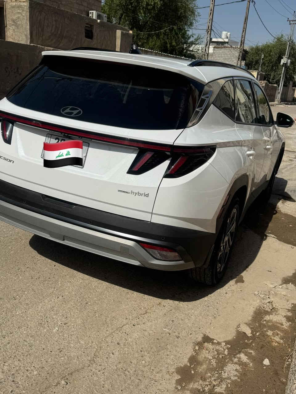 2025 Tucson limited هايبرد
توسان لمتد اعلى مواصفات
السيارة جديدة ودخول جديد واخت الزيرو بعدها 
ماشية 3000ميل 
محرك 1600 توربو هايبرد 
بانوراما 
اربع كامرات امامي وخلفية وجانبية بالمرايات 
 حساسات امامية وخلفية ١٢ حساس
رادار امامي وجانبي وخلفي نقط عمياء 
تتقدم وترجع بالبصمة 
كشنات جلد اسود وكهرباء الاماميات 
تبريد وتدفئة كشنات امامية وستيرن تدفئة وكشنات خلفية تدفئة 
كشن السائق ميموري 
كير تعليك و شفتات ستيرن 
صندوق كهرباء ومن تقترب منة يفتح  
 داتا شو تعرض على الجامة الامامية 
سستم صوت Bose مع دمام بالصندوق
اوتو هولد
 مساعدة النزول من المنحدرات 
شاحن تلبفون واير ليس 
حساس قراءة العين 
الوان داخلية تتغير ١٠ الوان بيها 
ويل كب حجم ١٩ 
 شاشة كبيرة ابل كار بلي واندرويد اوتو 
السيارة جديدة ومابيها اي نقص 
حادثها جاملوغ وبنيد ومبدلهن بلادي يعني بدون صبغ 
مكان السيارة بعقوبة
***********
