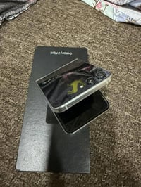 سامسونج Zflip5 • ٥١٢ • مغلف