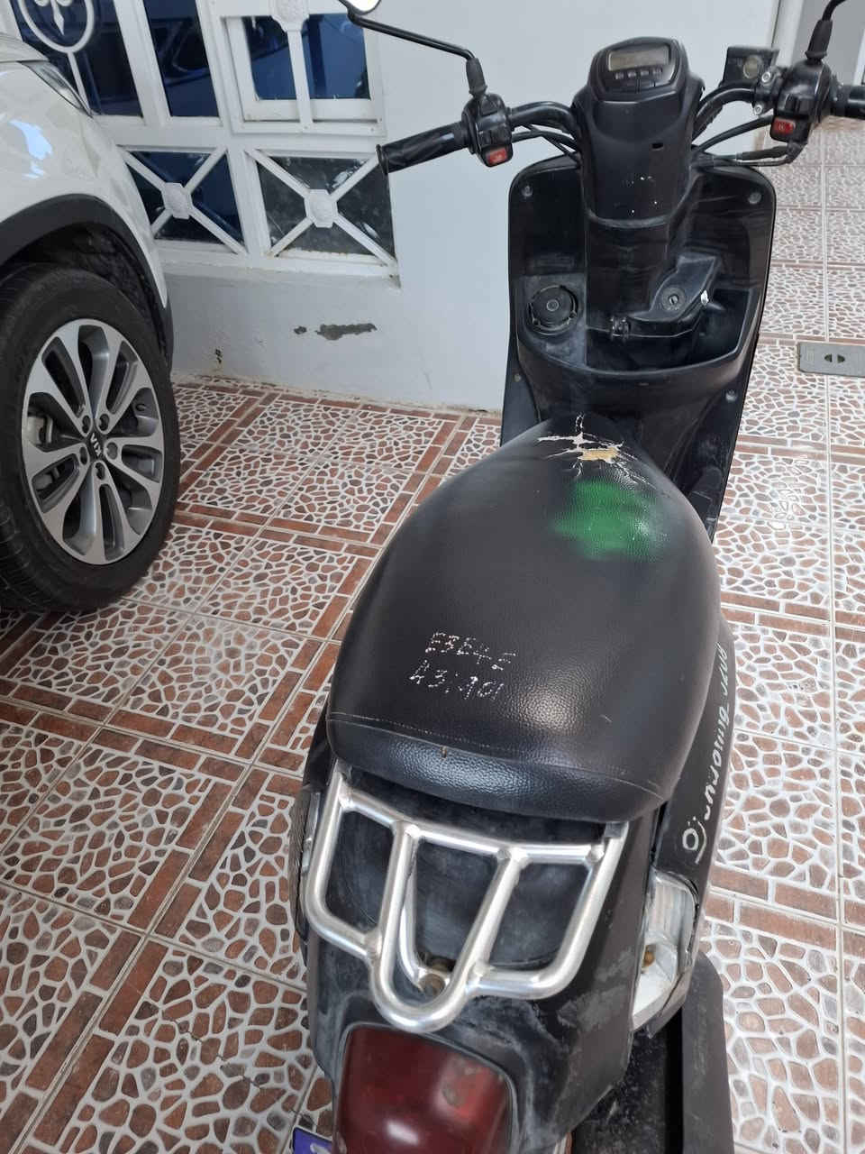 دراجه بوليس مديل 11 رمبه صارلها تلث اشهر من نزلت معروضه للبيع السعر مليون وربع عل فحص شرط


**إذا كنت صاحب هذا الإعلان وتريد حذفه لأي سبب، رجاءا أرسل رسالة إلى الدعم الفني**