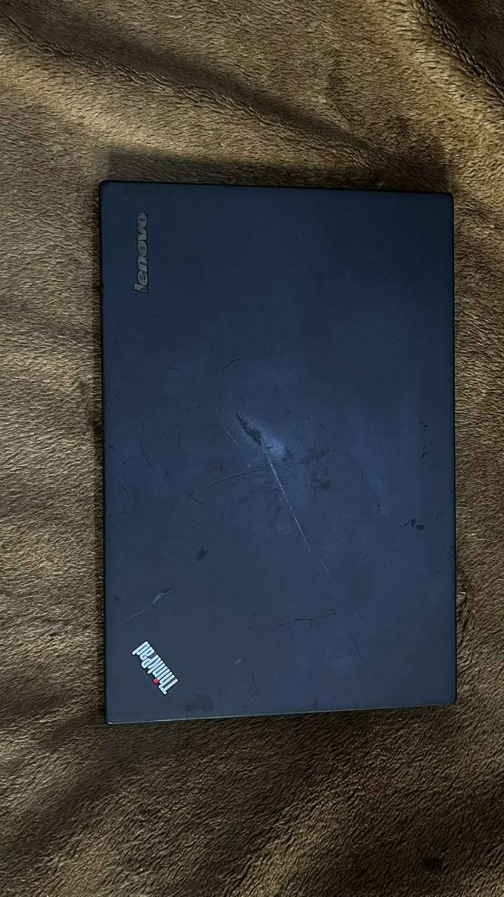 السلام عليكم 
لينوفو ثنك باد x240 للبيع للتصفح والشغل الخفيف
معالج i5 جيل رابع 
رام 4 كيكا وهارد 500 كيكا
كرت شاشة uhd انتل
سعرها 170 وبيها مجال وعندي توصيل


**إذا كنت صاحب هذا الإعلان وتريد حذفه لأي سبب، رجاءا أرسل رسالة إلى الدعم الفني**