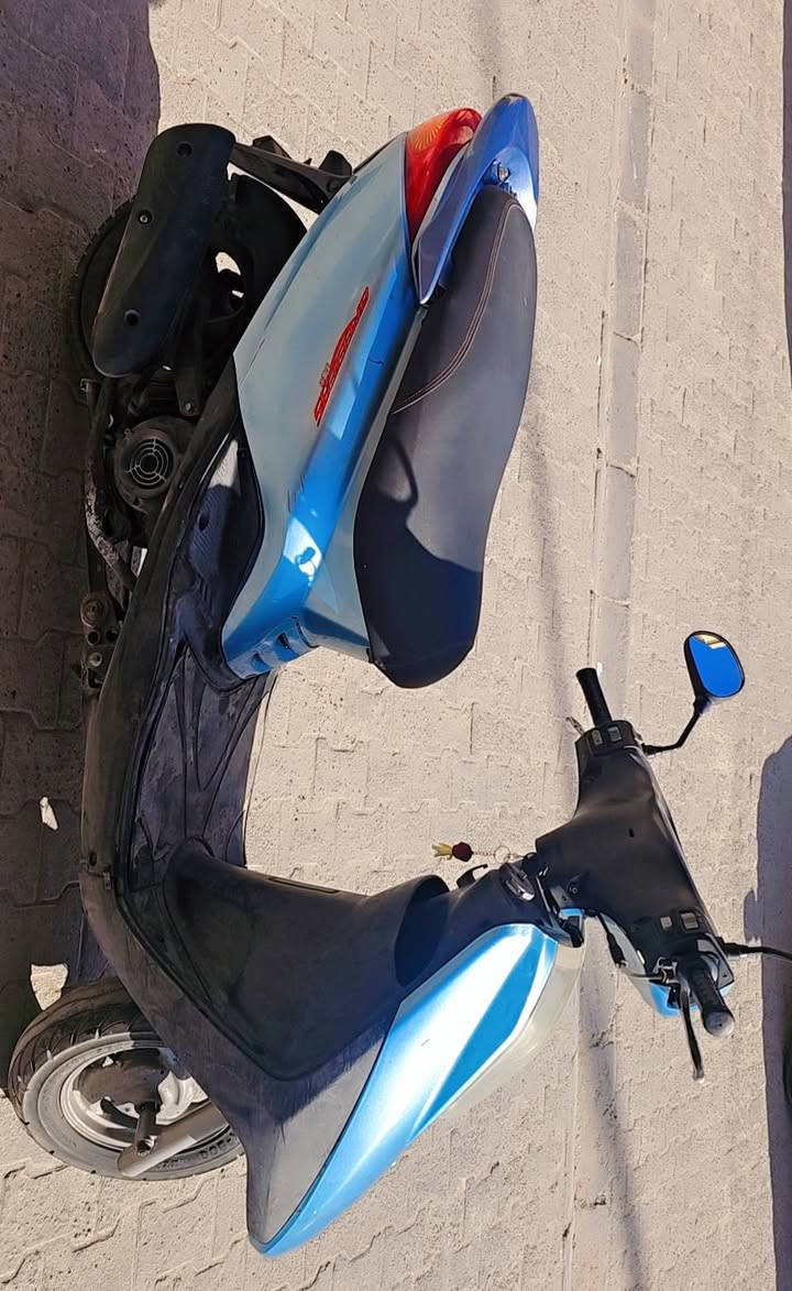 السلام عليكم
دراجة بريز نظيفة شلعة معدل بالمشي اي نقص مابيه شغاله هندر سلف كهربائيات كله شغاله مابيه اي مشكله 450 
للتواصل متواجد خاص ***********
 العنوان بغداد الكاظمية
